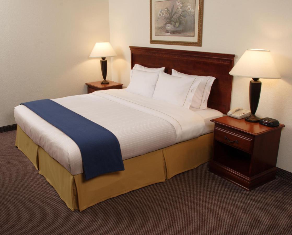 Holiday Inn Express Hotel & Suites Jacksonville Airport By Ihg Rum bild